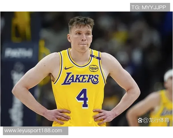 戈贝尔内线统治力尽显10投8中轻松拿下18分14篮板4盖帽正负值高达32