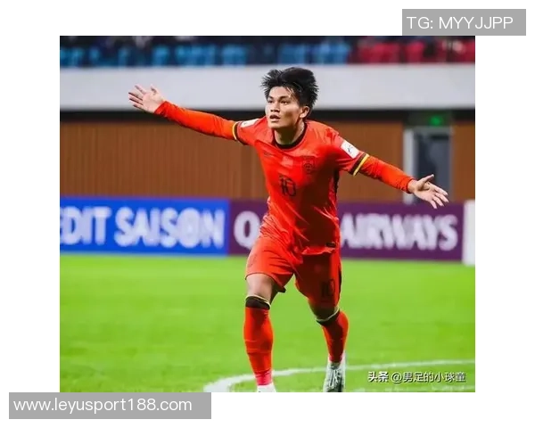 王钰栋精准传球助攻李新翔单刀机会可惜未能把握住 王钰栋精准传球助攻李新翔单刀机会可惜未能把握住