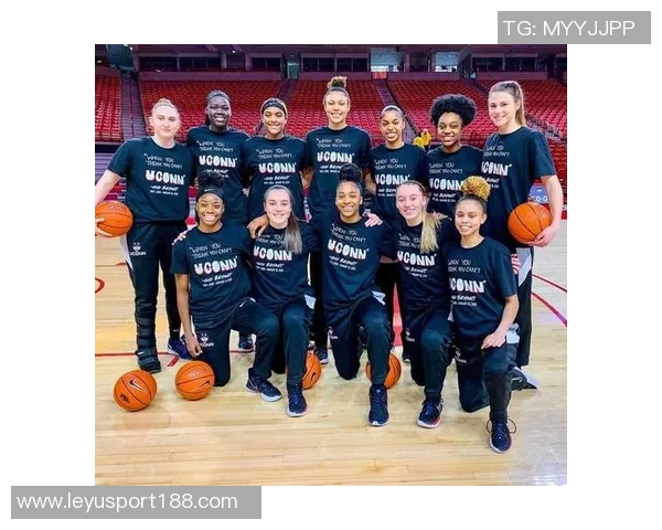 南加大与康涅狄格女篮对决全员穿科比球鞋展现致敬精神与团结力量